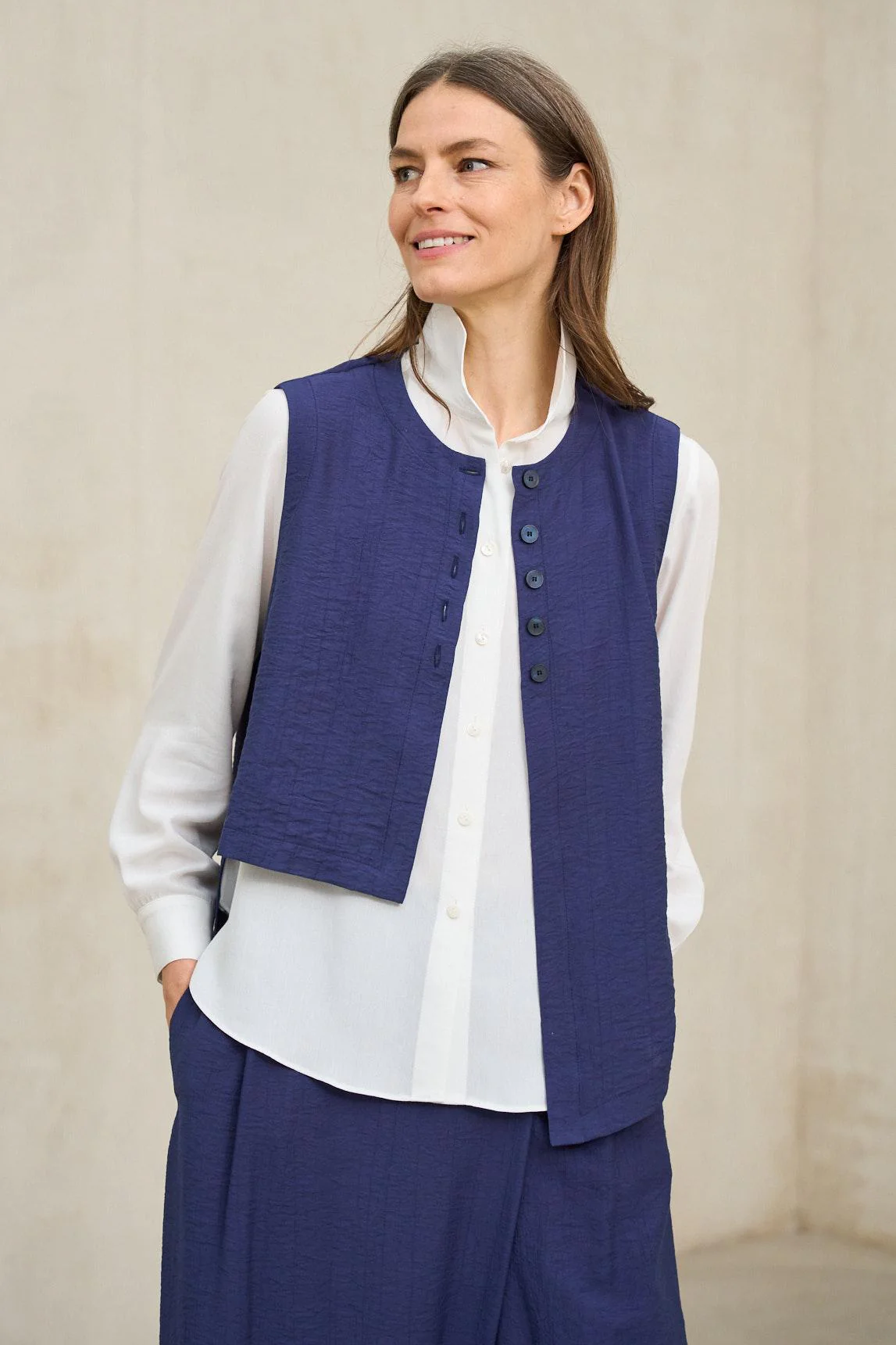 Chaleco Freja azul marino - Image 4