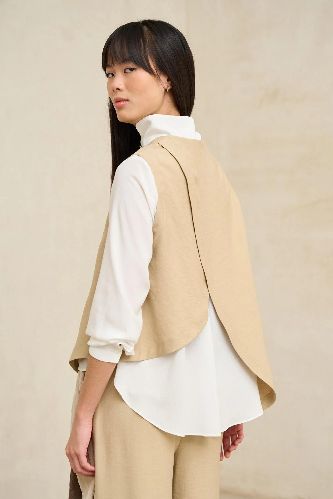 Chaleco Freja beige - Image 3