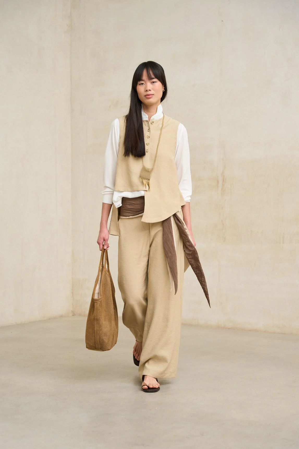 Chaleco Freja beige - Image 4