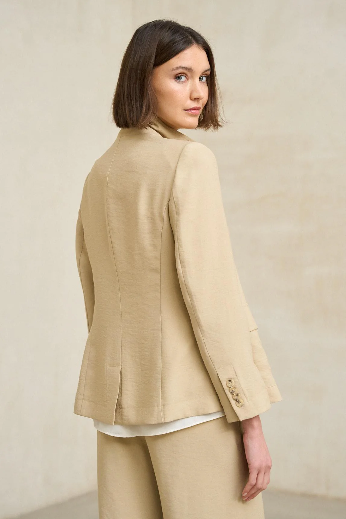 Chaqueta Elira beige - Image 4