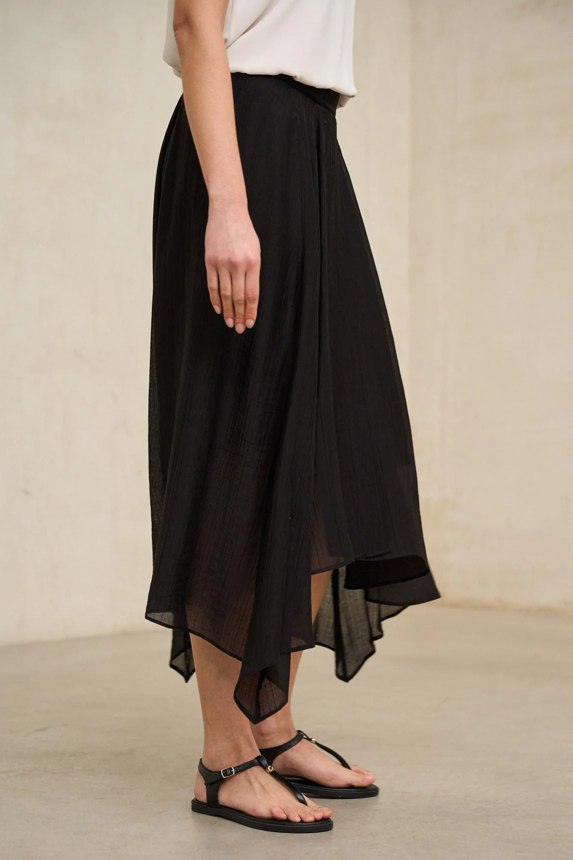 Falda Nadeya Negro - Image 3