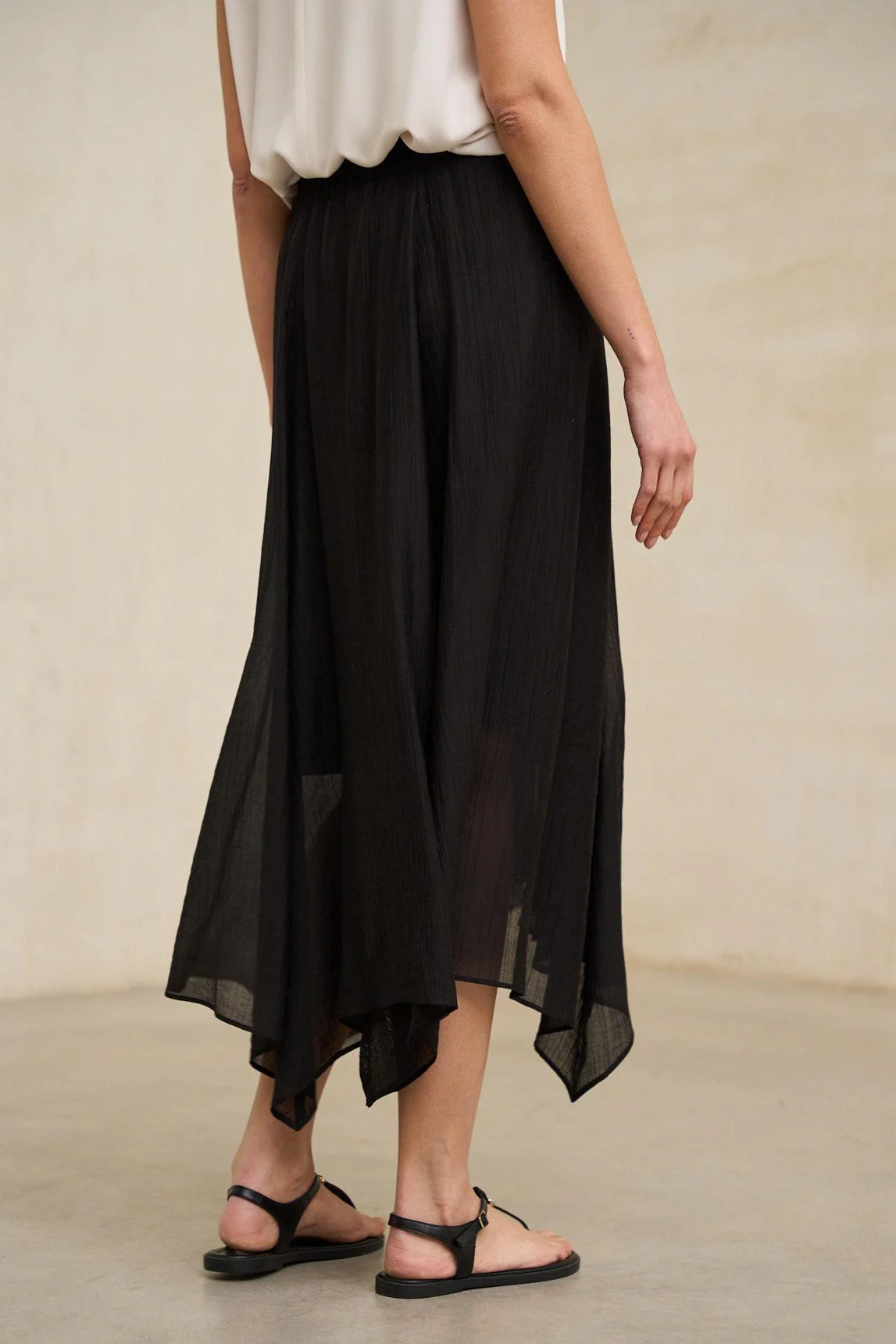 Falda Nadeya Negro - Image 4