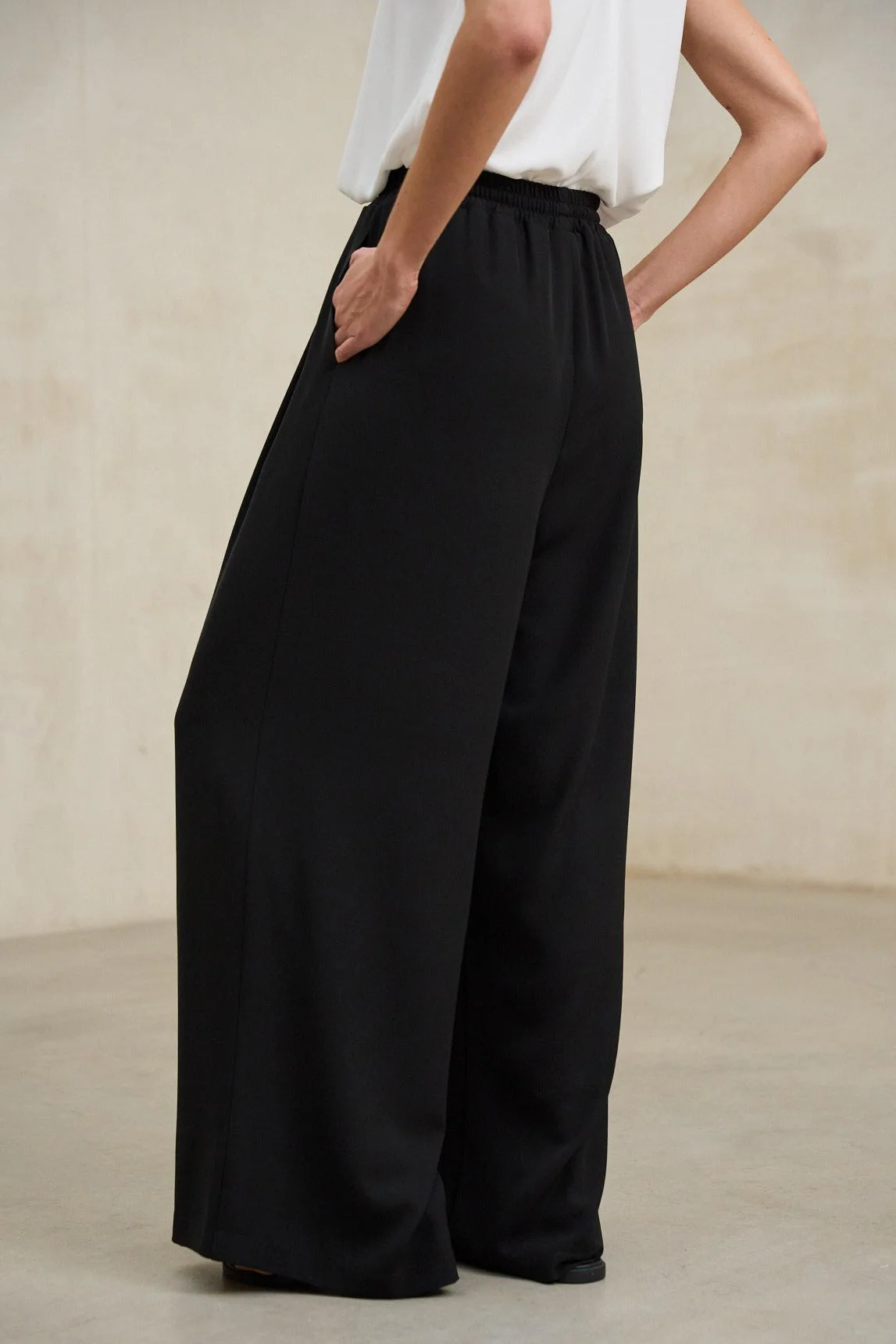 Pantalón Lirien negro - Image 3