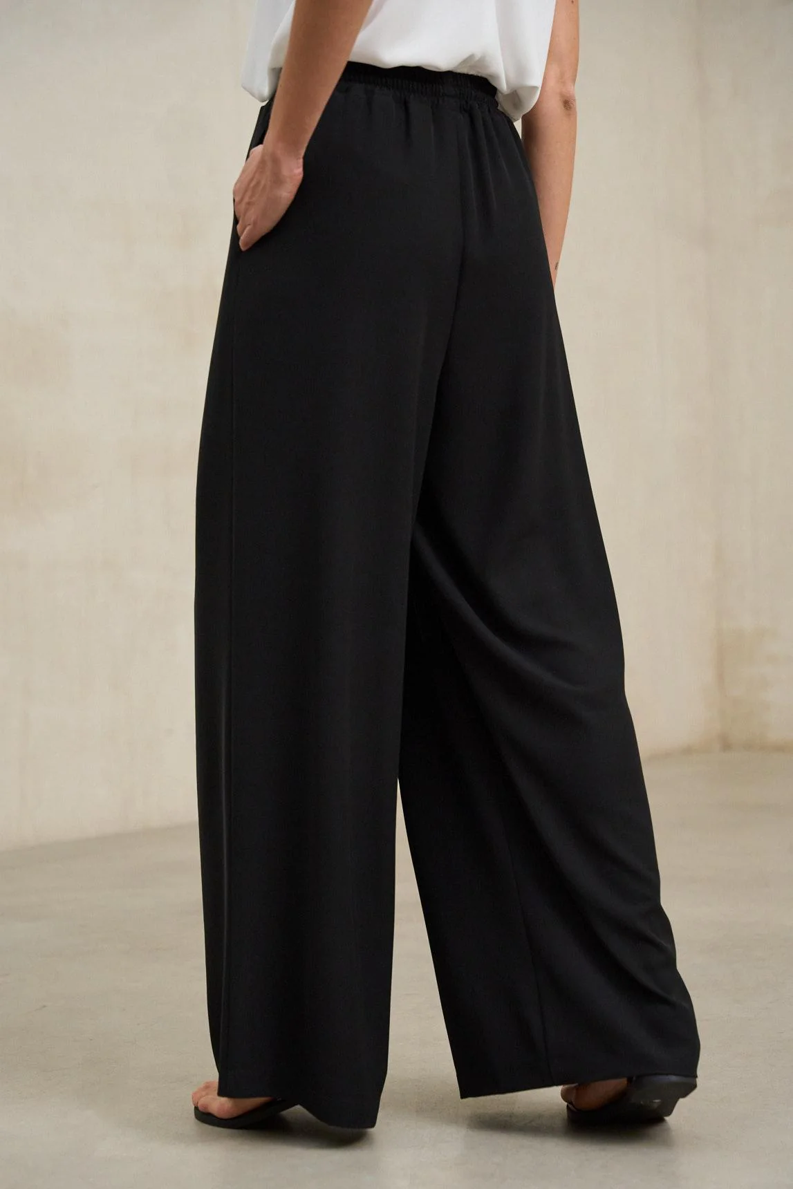 Pantalón Lirien negro - Image 4