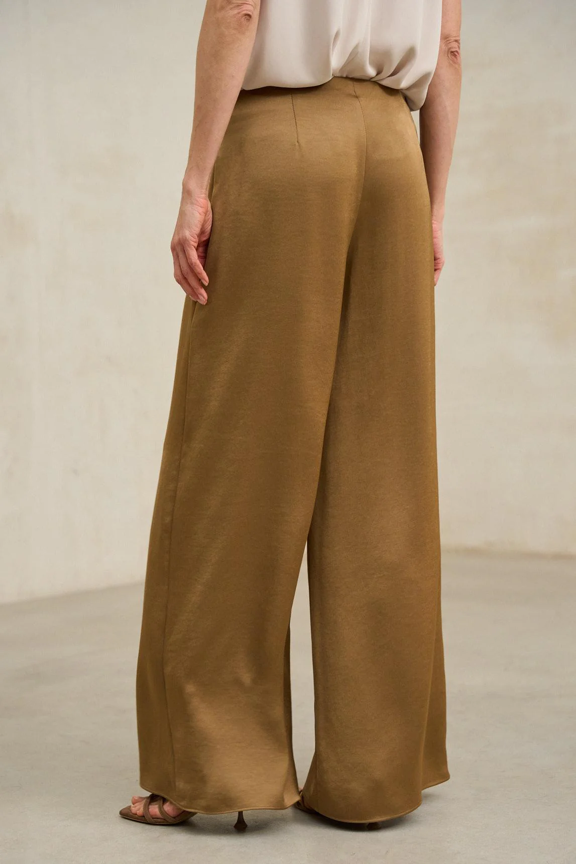 Pantalón Sway camel - Image 3