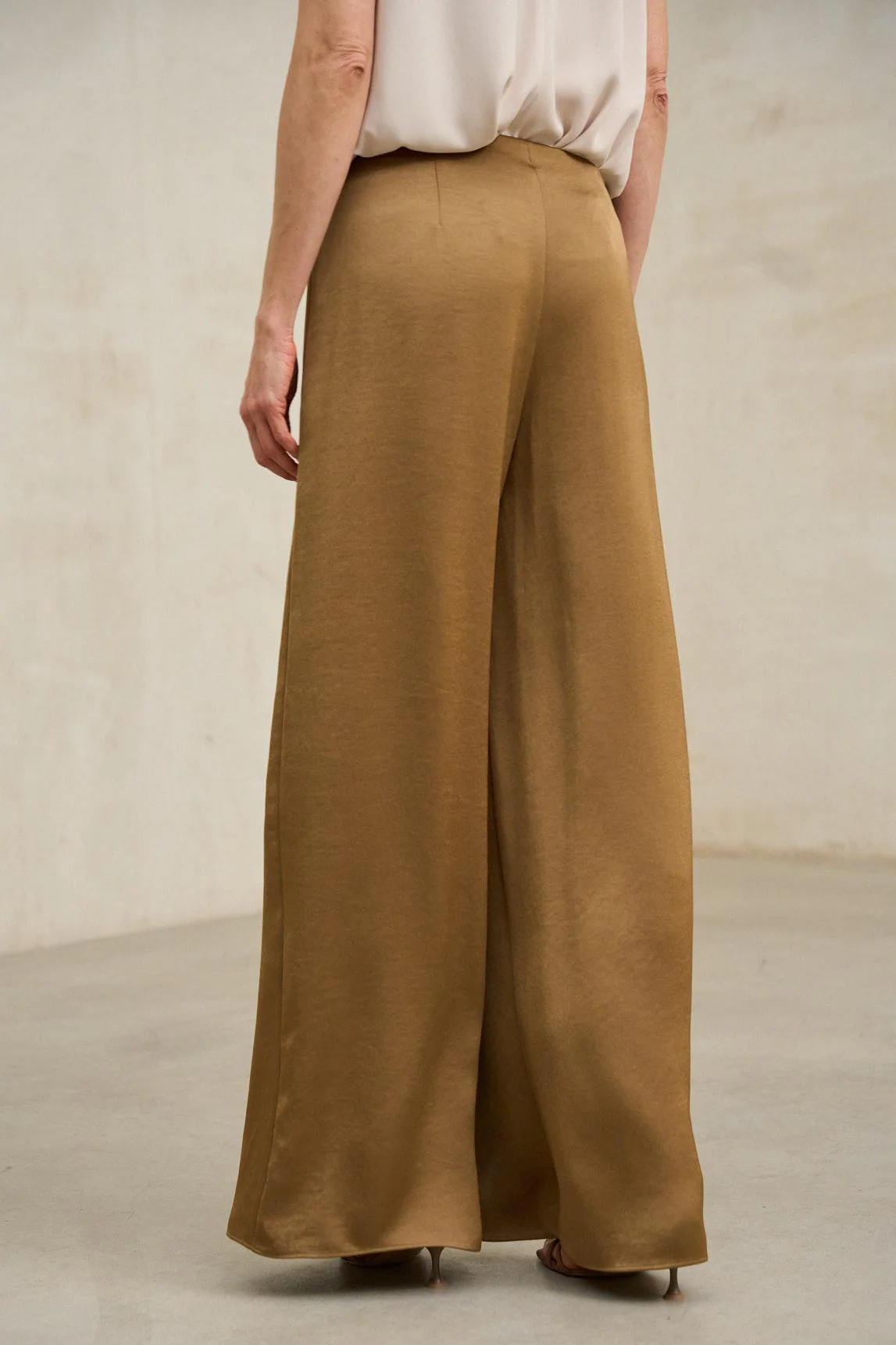 Pantalón Sway camel - Image 4