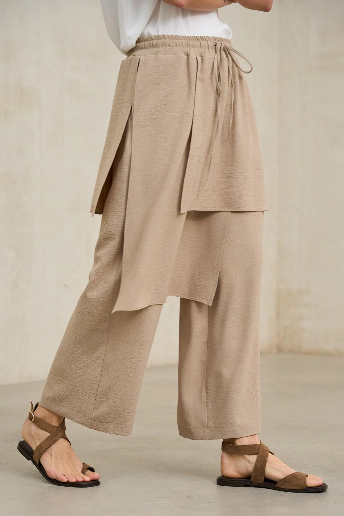 Falda- pantalón Vion beige arena - Image 3
