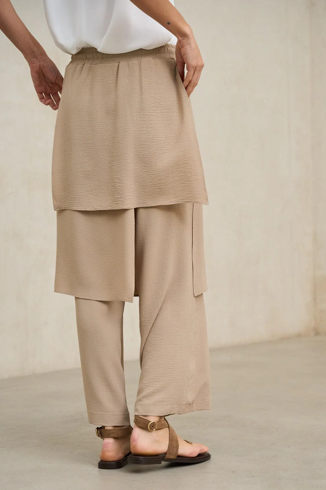 Falda- pantalón Vion beige arena - Image 5