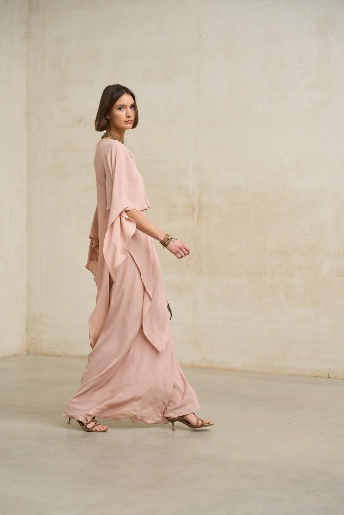 Vestido Kaedryn rosa empolvado - Image 8