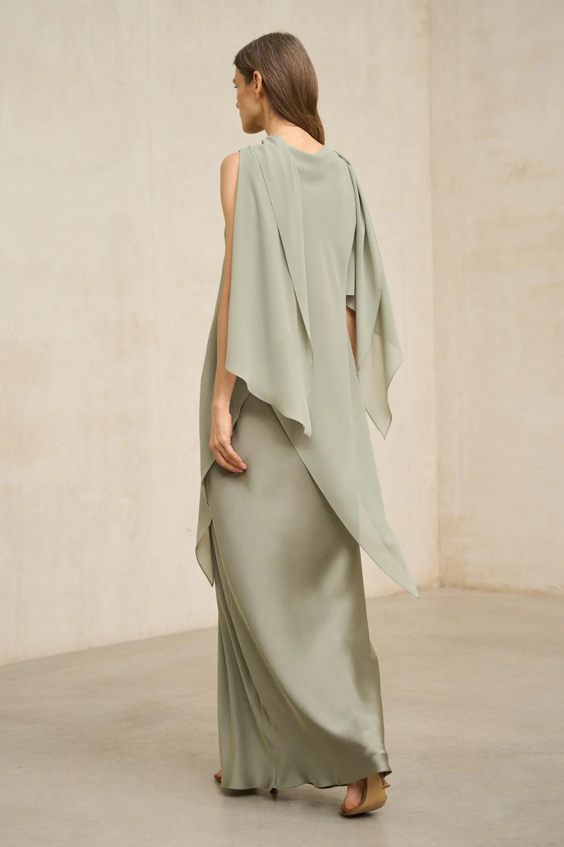 Vestido Kaedryn verde salvia - Image 3