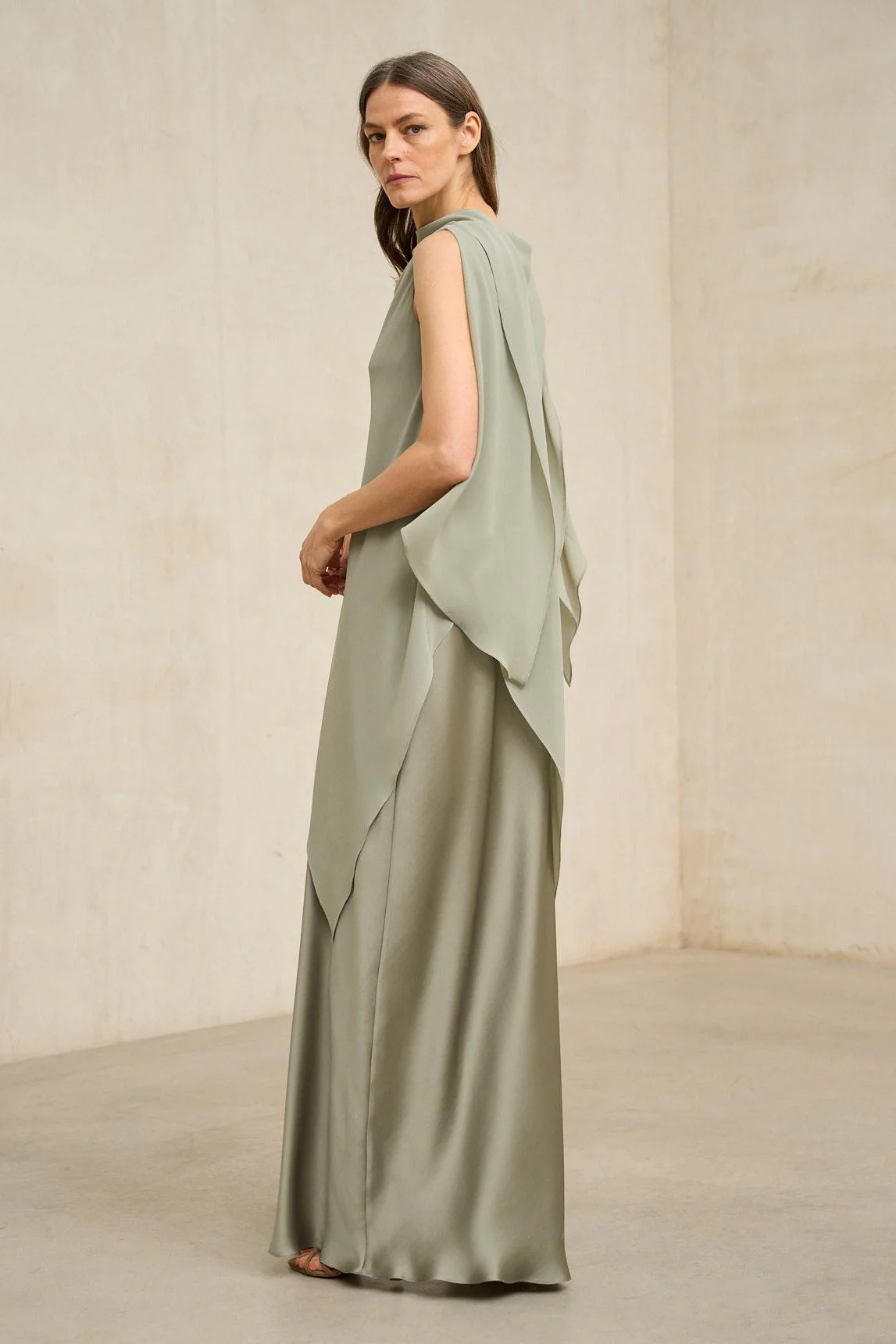 Vestido Kaedryn verde salvia - Image 5