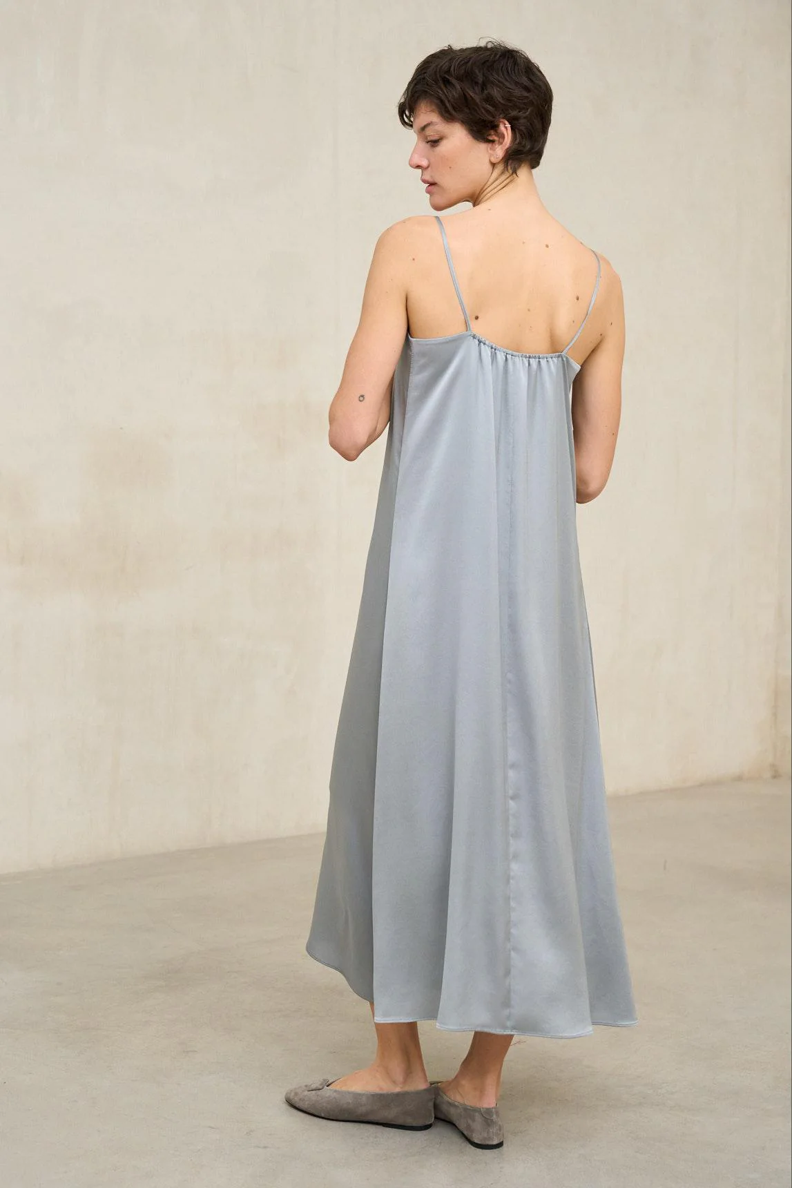 Vestido Soreya azul humo - Image 3