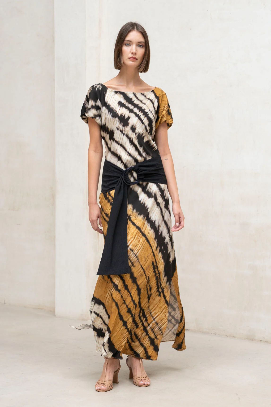 Vestido Yungle estampado mostaza y negro - Image 8